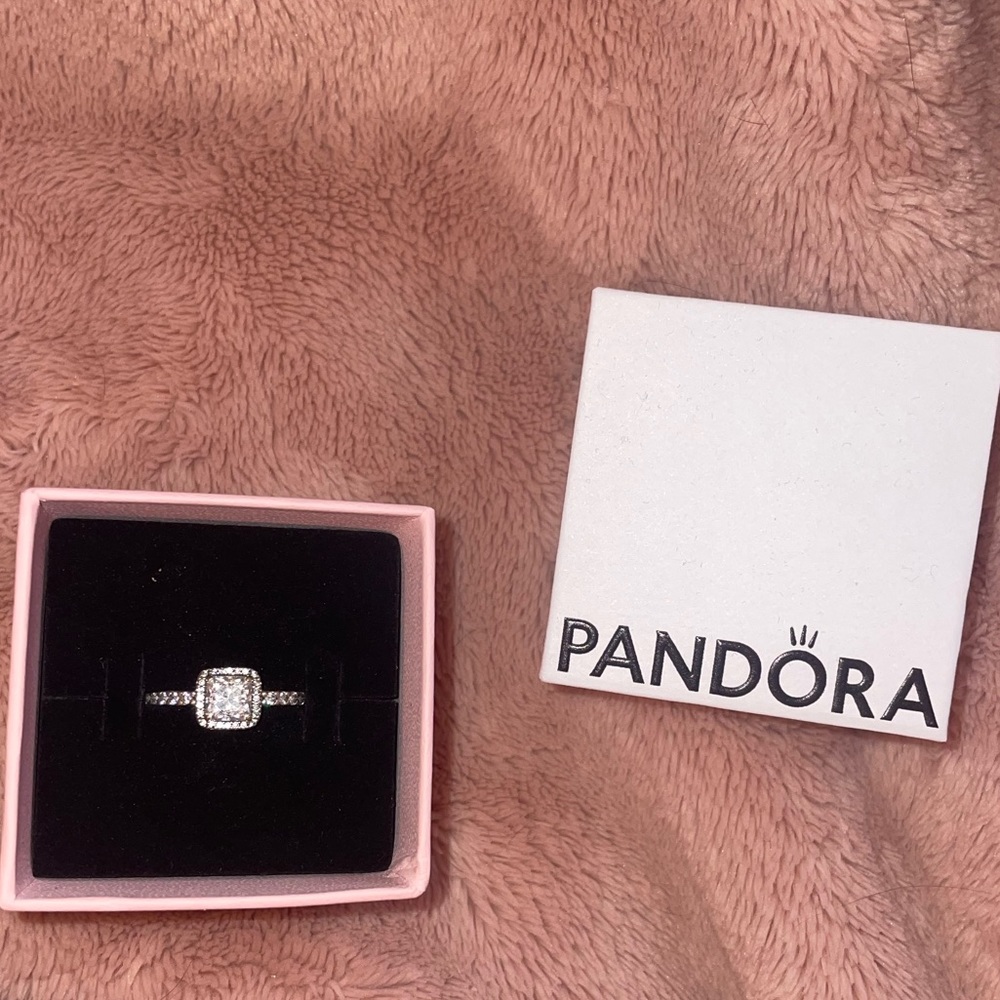 Square sparkle halo ring 💍